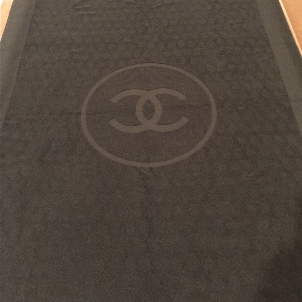 Chanel towel - Picture 2 of 6